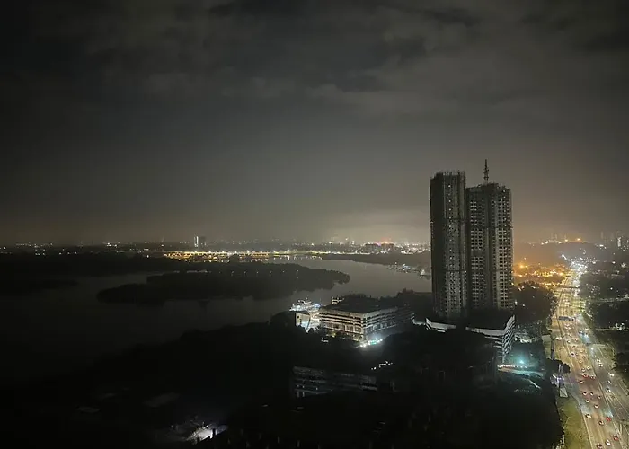 Danga Bay 4Pax Highest Floor Nice View