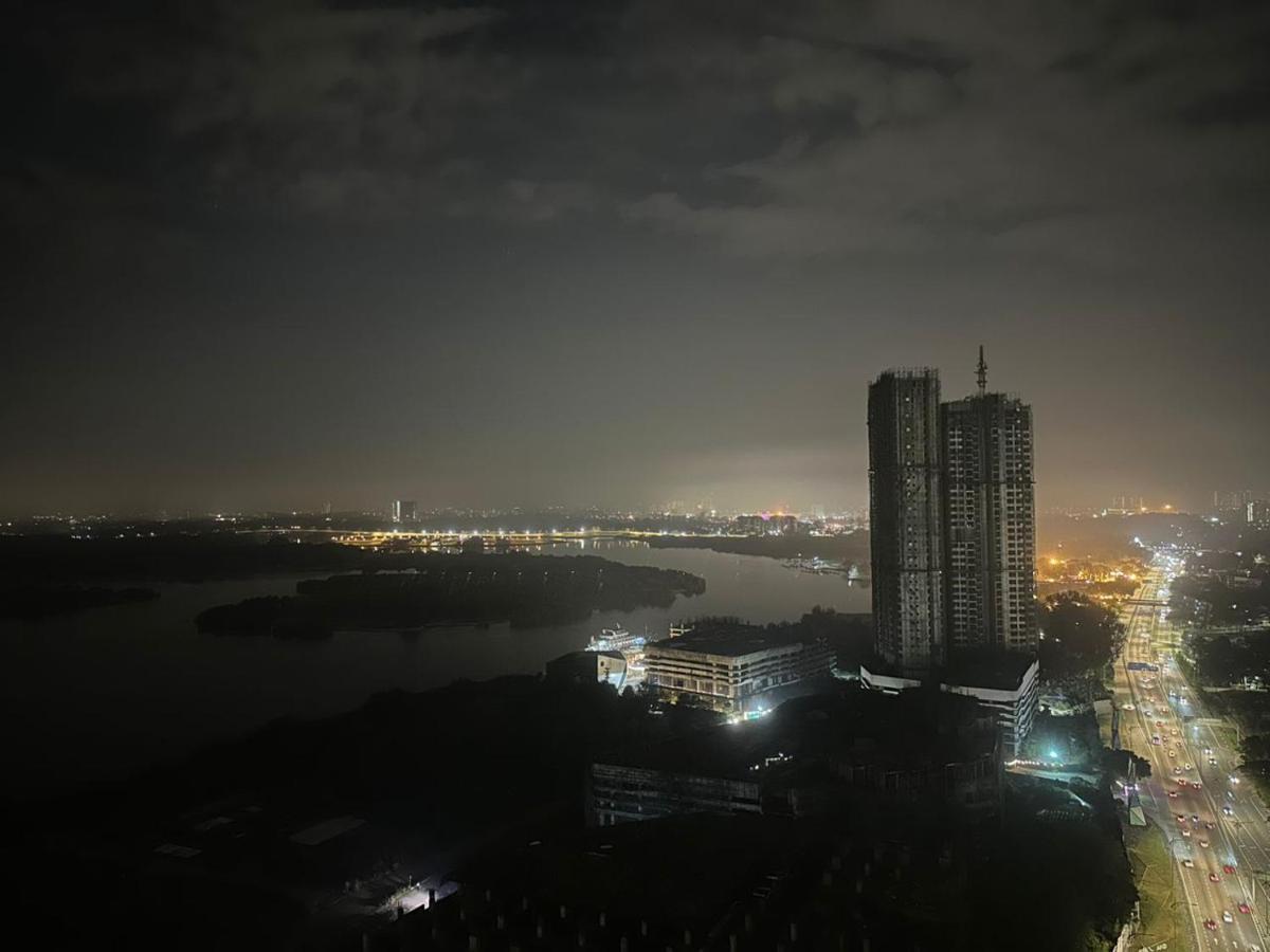 Apartment Danga Bay 4pax Highest Floor View Johor Bahru